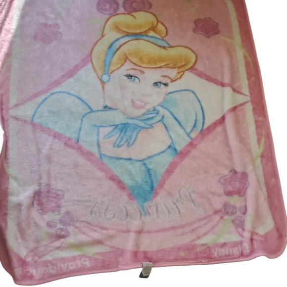 Vintage Disney's Cinderella throw blanket - Picture 4 of 4